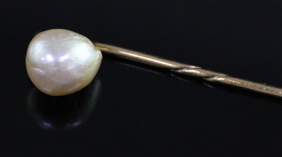 An oval button shaped natural saltwater pearl set stick pin, with Gem & Pearl Laboratory report date 13/5/2016, overall 56mm.